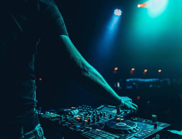 DJ dans le Gers – Soirées, événements et comités d’entreprise