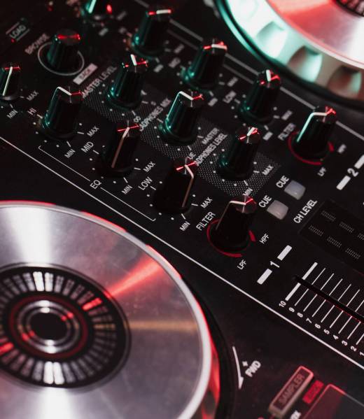 DJ dans le Gers – Soirées, événements et comités d’entreprise
